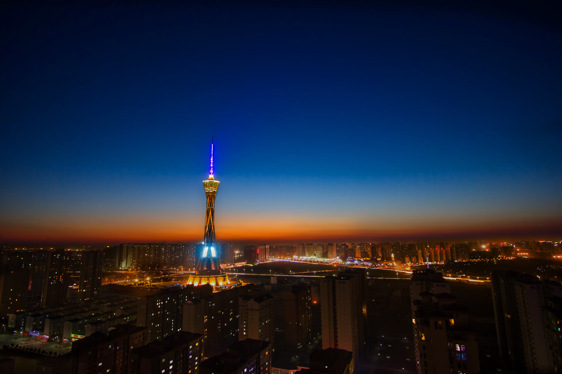 《赛事组织者访谈:高效管理与创新玩法》,赛事组织管理实践报告