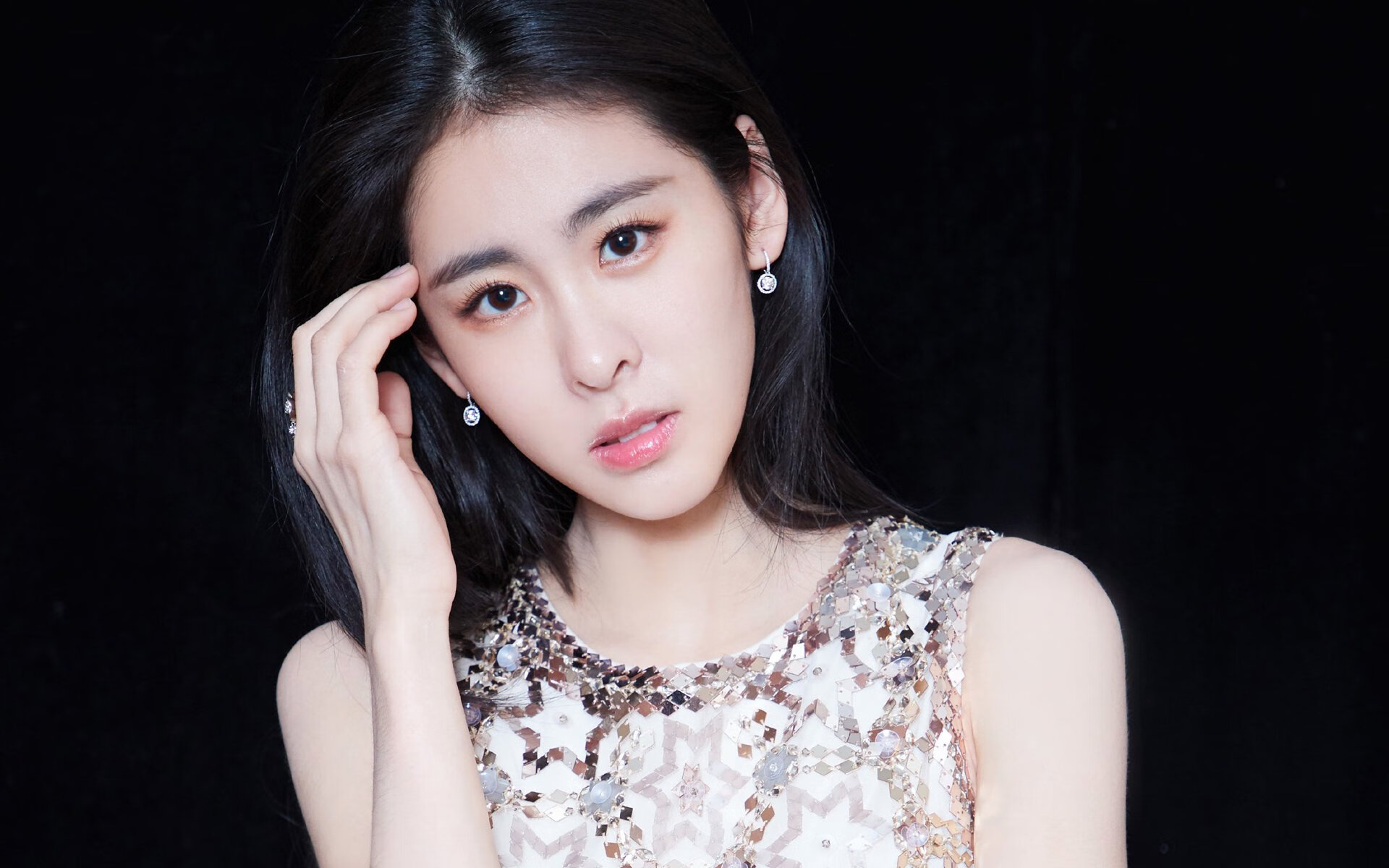 开云kaiyun-特色篮球慢跑赛在城市公园掀起热潮，倡导健康生活方式，篮球专项跑篮视频